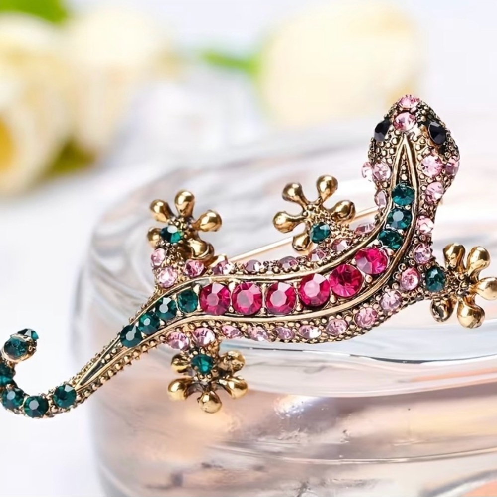 Colorful Lizard Crystal Brooch. - Picture 3 of 6